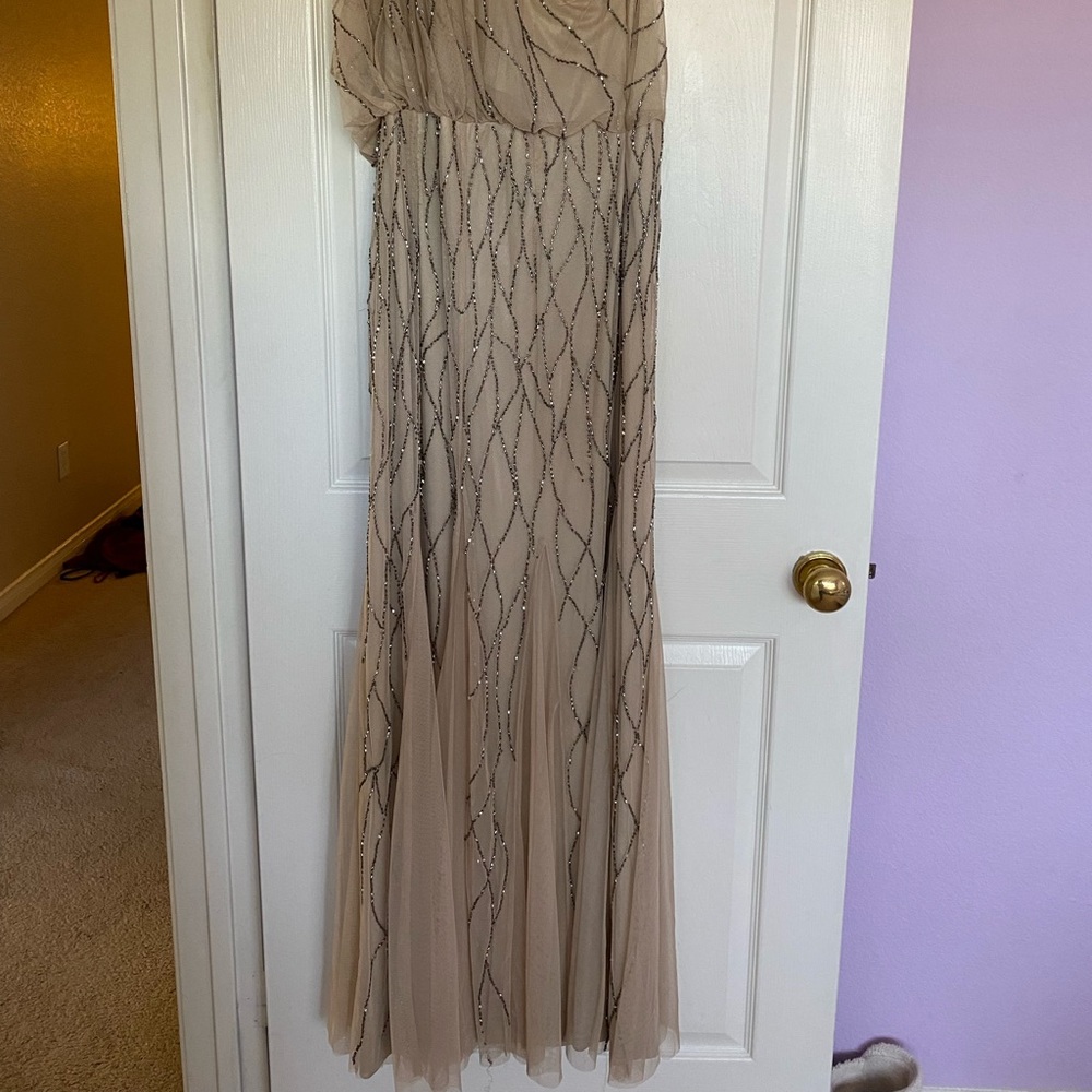 Adrianna Papell wedding dress - Picture 2 of 6